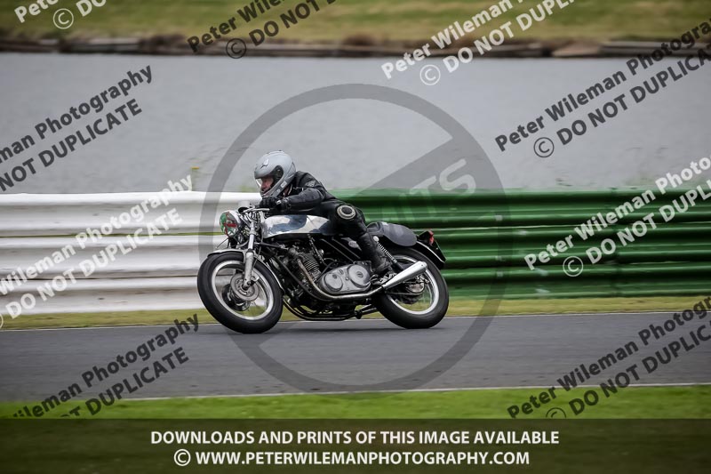 Vintage motorcycle club;eventdigitalimages;mallory park;mallory park trackday photographs;no limits trackdays;peter wileman photography;trackday digital images;trackday photos;vmcc festival 1000 bikes photographs